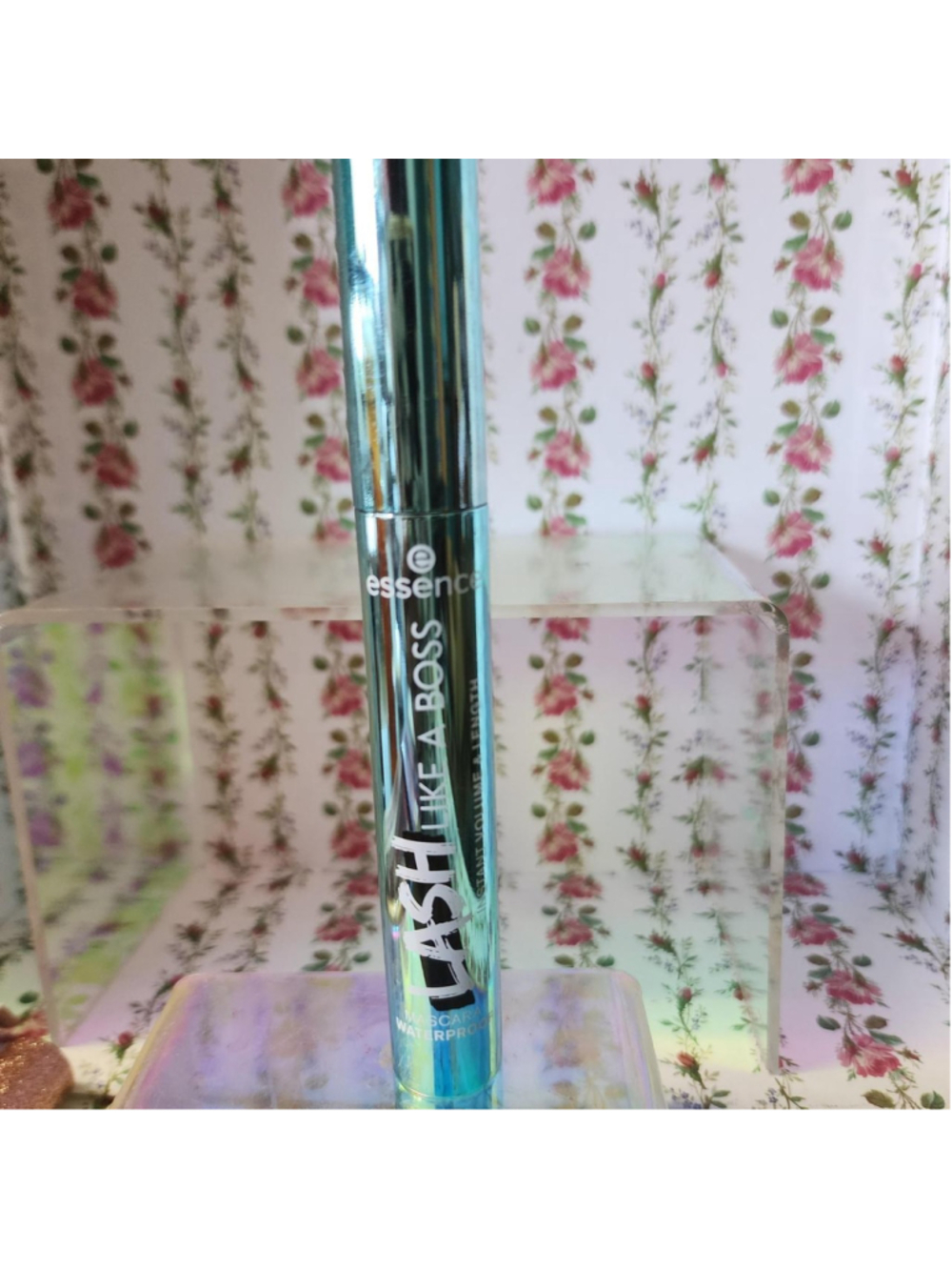 Essence Lash Like A Boss Waterproof Mascara in blue & green #waterproof #essence